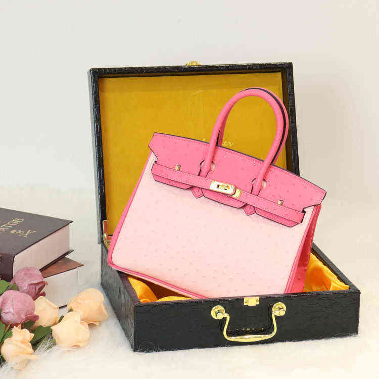 Designer Herms Bags and Handbags Ostrich pattern women's brand luxury leather 2022 new light portable R3L3, Black 25cm
Designer Herms Bags and Handbags Ostrich pattern women's brand luxury leather 2022 new light portable R3L3, Black 25cm