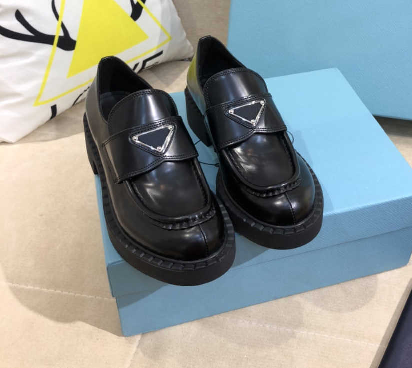 Chocolate Brushed Leather Mules Designer Women Shoes 2022 New Brushed Leather Shoe Leather Saddle Strap On The Upper Sneaker, Color 1
Chocolate Brushed Leather Mules Designer Women Shoes 2022 New Brushed Leather Shoe Leather Saddle Strap On The Upper Sneaker, Color 1
