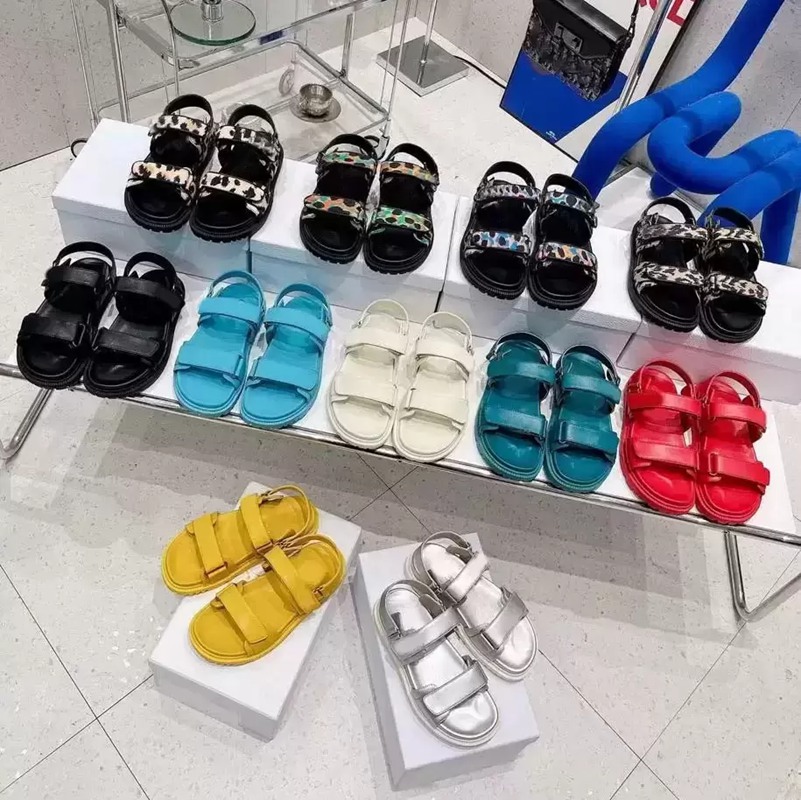 Designer Sandals Women ACT Sandals pprs Adjustable Velcro Leather Slides Shoes Fashion Metal letters Sandal Ladies Non-Slip Flip Flops
Designer Sandals Women ACT Sandals pprs Adjustable Velcro Leather Slides Shoes Fashion Metal letters Sandal Ladies Non-Slip Flip Flops
