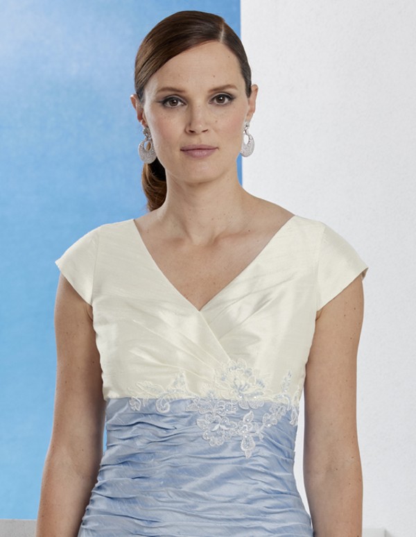 Light Sky Blue Sheath Mother of the Bride Dresses V Neck Appliqued Evening Gowns With Long Sleeves Jacket Knee Length Taffeta Wedding Guest Dress