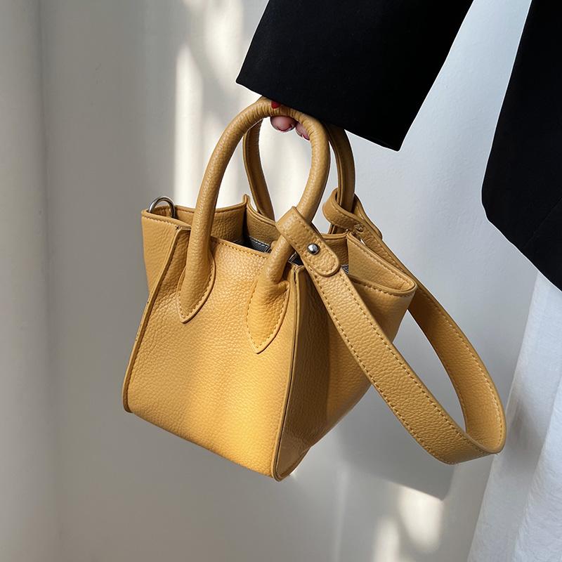Evening Bags Women Cute Mini PU Leather Fashion Crossbody Bag 2022 Phone Design Clutch Clip Shoulder Female Handbags And PursesEvening, Beige
Evening Bags Women Cute Mini PU Leather Fashion Crossbody Bag 2022 Phone Design Clutch Clip Shoulder Female Handbags And PursesEvening, Beige