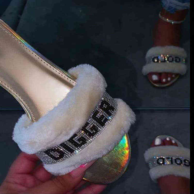 New Hot Winter Rhinestone Slippers Sexy Bling Home Shoes Fluffy Indoor Slipper Large Size Slides Black Sandals Flip Flops Women Y220728, Random gift
New Hot Winter Rhinestone Slippers Sexy Bling Home Shoes Fluffy Indoor Slipper Large Size Slides Black Sandals Flip Flops Women Y220728, Random gift