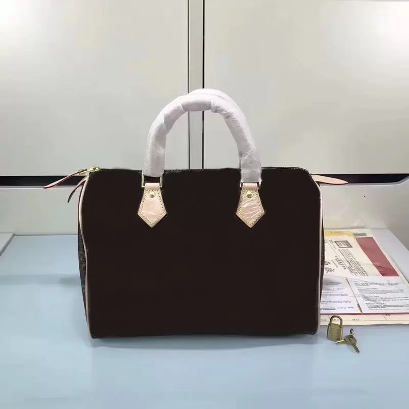 Women Messenger Travel bag Classic Style Fashion bags Shoulder Bags Lady Totes handbags nano Speedy 30 cm With Gold lock M41526, Black
Women Messenger Travel bag Classic Style Fashion bags Shoulder Bags Lady Totes handbags nano Speedy 30 cm With Gold lock M41526, Black