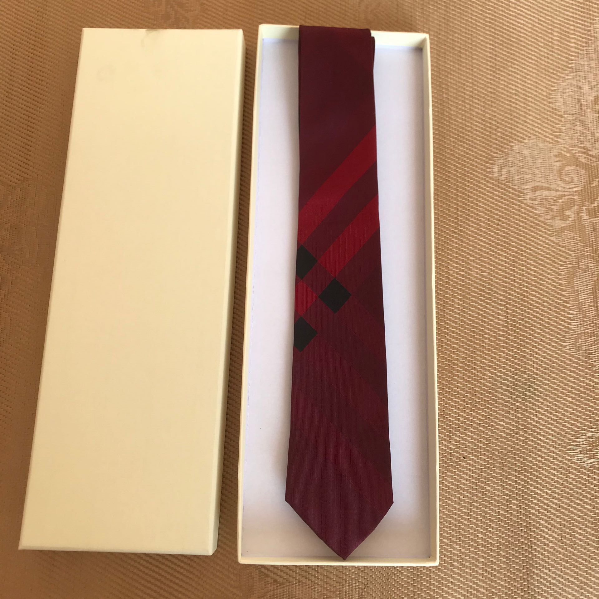 Men's Tie 8.0cm Silk Jacquard Brand Ties Men Letter Print Neckwear Formal Business Wedding Party with Box
Men's Tie 8.0cm Silk Jacquard Brand Ties Men Letter Print Neckwear Formal Business Wedding Party with Box