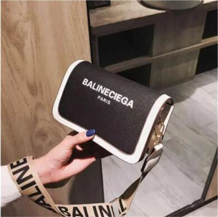 Net red small black bag texture women's New Single Shoulder Bag Messenger fashion 696, Customize
Net red small black bag texture women's New Single Shoulder Bag Messenger fashion 696, Customize