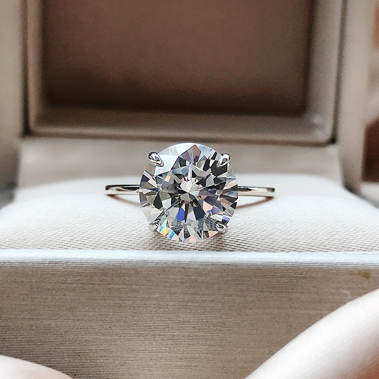 Four-claw ring 10mm round S925 silver diamond ring female imitation moissanite one piece
Four-claw ring 10mm round S925 silver diamond ring female imitation moissanite one piece