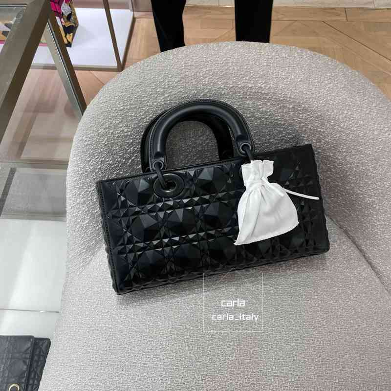 / Christians Bags 22 Spring and Summer New Women's Bag Joy Diamond Lattice All Black Horizontal Lady
/ Christians Bags 22 Spring and Summer New Women's Bag Joy Diamond Lattice All Black Horizontal Lady