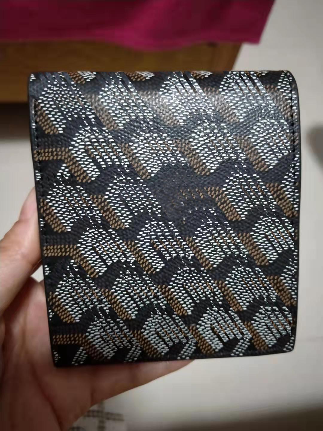 Wallets men women goy Holders cowhide Highest quality Designer Bags Christmas Folded in half 11*10CM A7
Wallets men women goy Holders cowhide Highest quality Designer Bags Christmas Folded in half 11*10CM A7