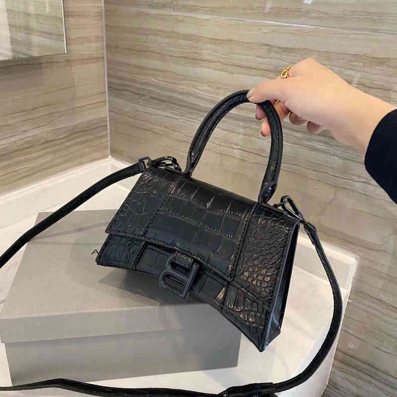 Bag Designer Balenciga Handbag Female 2022 Leather Crocodile Hourglass Fashionable Versatile Temperament European American One Shoulder LK3I, Crocodile black large
Bag Designer Balenciga Handbag Female 2022 Leather Crocodile Hourglass Fashionable Versatile Temperament European American One Shoulder LK3I, Crocodile black large