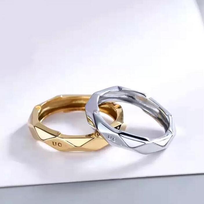 Luxury Man Woman Band Rings Designer Rings Brand Jewelry 2 Color Unisex Fashion Couples Ornaments Wedding Memorial Day Social Gift
Luxury Man Woman Band Rings Designer Rings Brand Jewelry 2 Color Unisex Fashion Couples Ornaments Wedding Memorial Day Social Gift