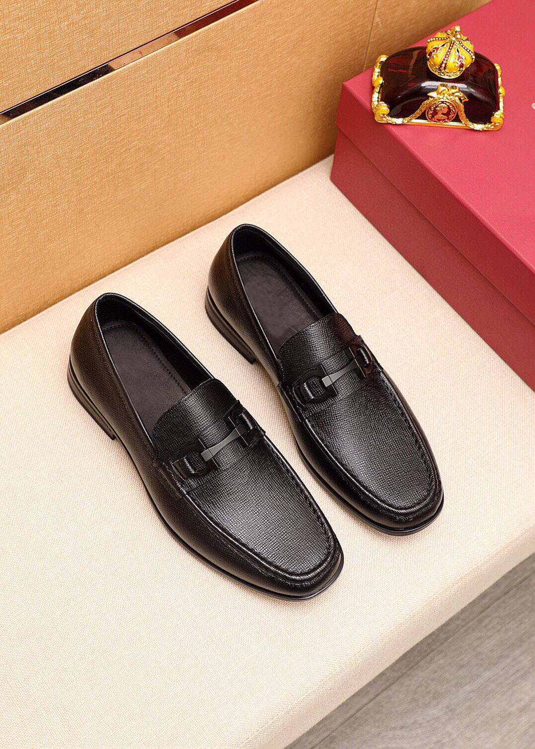 2022 Men's Dress Shoes Fashion Groom Wedding Shoes Formal Genuine Leather Oxfords Men Brand Business Casual Loafers Size 38-45, Black
2022 Men's Dress Shoes Fashion Groom Wedding Shoes Formal Genuine Leather Oxfords Men Brand Business Casual Loafers Size 38-45, Black