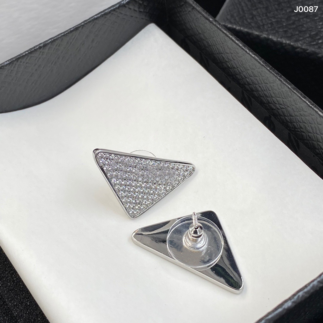 Fashion Inverted Triangle Rarrings Stud Luxury Designer Letter Earrings Women Wedding PartyJewelry For Her Anniversary Gift
Fashion Inverted Triangle Rarrings Stud Luxury Designer Letter Earrings Women Wedding PartyJewelry For Her Anniversary Gift