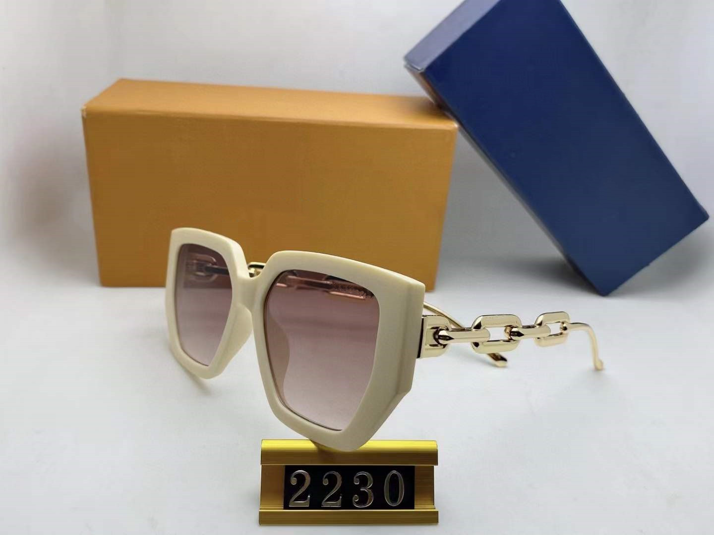 New Luxury Womens Mens Skepticals Sunglasses Millionaire Fashion Full Frame Ladies Vintage Retro Brand Designer Female Leisure Sun Glasses2230
New Luxury Womens Mens Skepticals Sunglasses Millionaire Fashion Full Frame Ladies Vintage Retro Brand Designer Female Leisure Sun Glasses2230