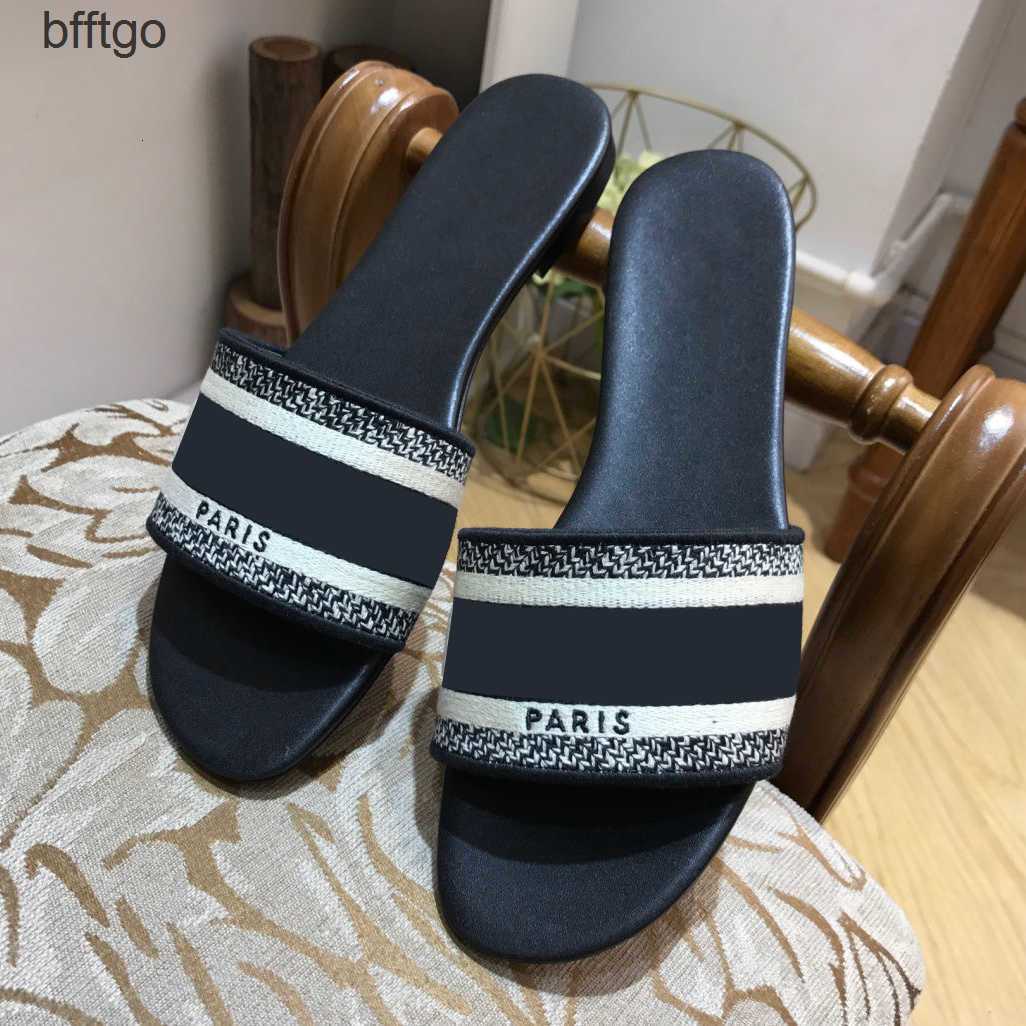 2021 Women luxury Designer Sandals Slippers Leather Summer Flat Slipper Embroidery fashion beach woman Big head Rainbow letters 35-42 With, Red
2021 Women luxury Designer Sandals Slippers Leather Summer Flat Slipper Embroidery fashion beach woman Big head Rainbow letters 35-42 With, Red