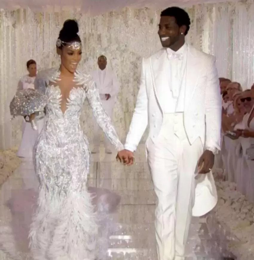 2022 Mermaid Wedding Dresses Bridal Gown Long Sleeves Feather Lace Applique Sweep Train Custom Made Vestido De Novia Plus Size Beach Country Castle