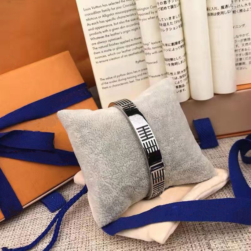 Man Woman Chain Bracelet Fashion Bracelets Simplicity Niche Design Jewelry Stainless Steel Fresh Pattern Style Cuff
Man Woman Chain Bracelet Fashion Bracelets Simplicity Niche Design Jewelry Stainless Steel Fresh Pattern Style Cuff