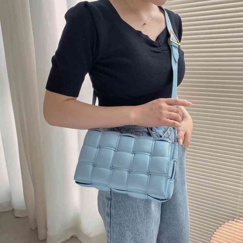 Handbags Classic Venetas designer bottegaas Luxury Women's Woven Bag Small Square Pillow 2022 Fashion Same Style Net Red Tofu, Black
Handbags Classic Venetas designer bottegaas Luxury Women's Woven Bag Small Square Pillow 2022 Fashion Same Style Net Red Tofu, Black
