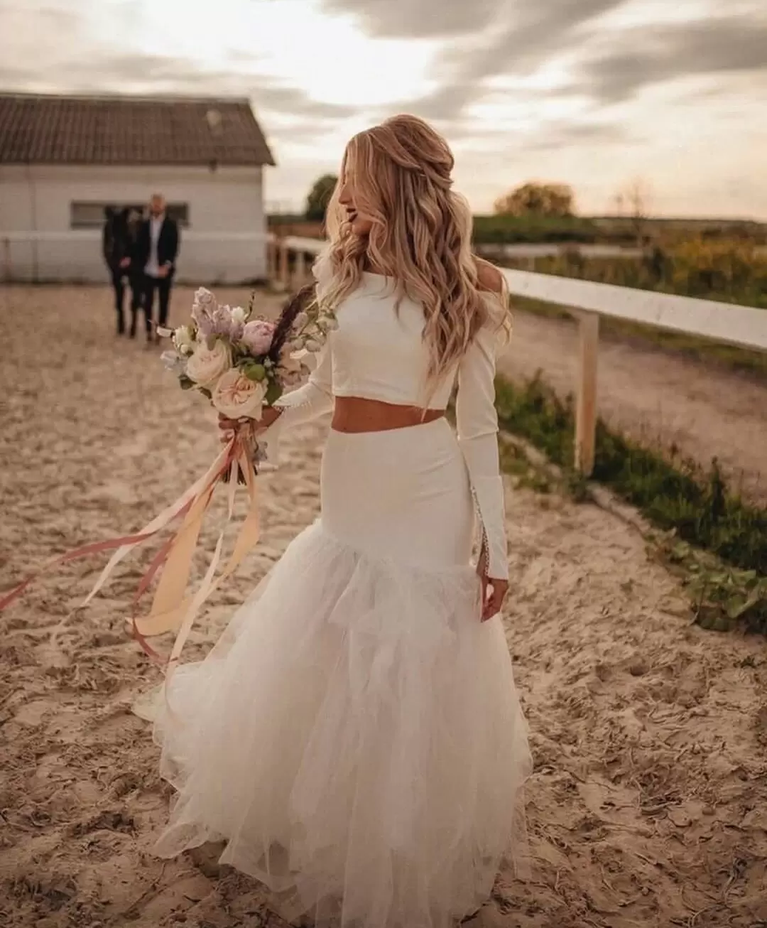 Beach Wedding Simple Dresses Bridal Gown Two Piece Tiered Ruffles Long Sleeves Sweep Train Scoop Neck Custom Made Plus Size Vestido De Novia