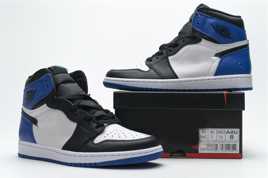 Shoes Brand Authentic 1 High OG x Fragment Design White Sport Royal Black 1S Men Outdoor Sports Sneakers Original
Shoes Brand Authentic 1 High OG x Fragment Design White Sport Royal Black 1S Men Outdoor Sports Sneakers Original