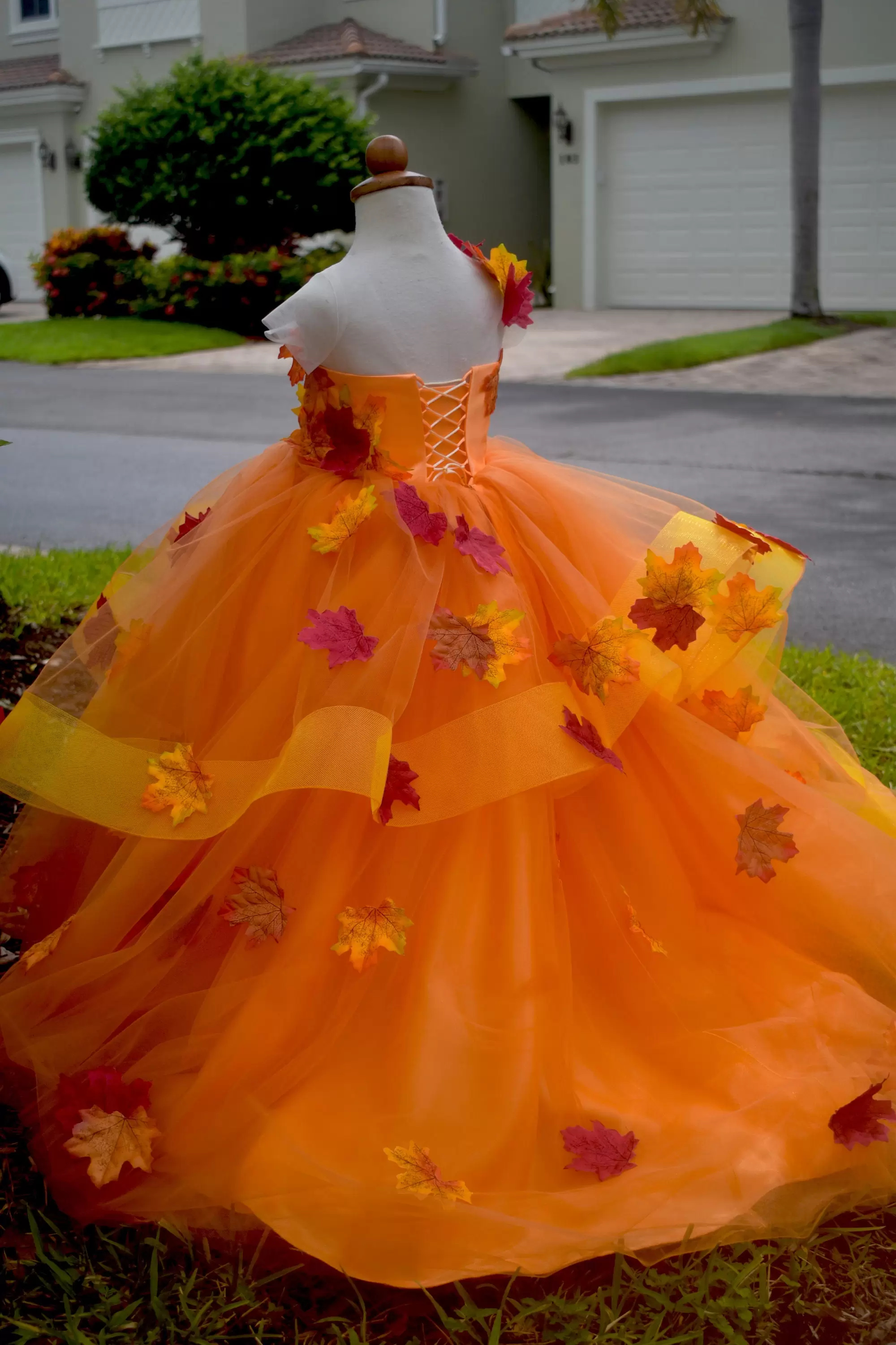 Maple Leaf Appliqued Ball Gown Flower Girl Dresses For Wedding Tiered Pageant Gowns Orange Sweep Train First Communion Dress