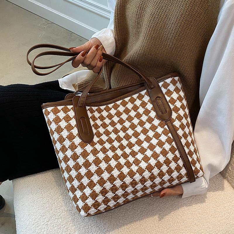 Evening Bags SWDF 2022 Winter Weave Paid Tote Luxury Ladies Handbags Trends Shopper Travel Shopping Shoulder Torebka Damska Sac, Brown
Evening Bags SWDF 2022 Winter Weave Paid Tote Luxury Ladies Handbags Trends Shopper Travel Shopping Shoulder Torebka Damska Sac, Brown