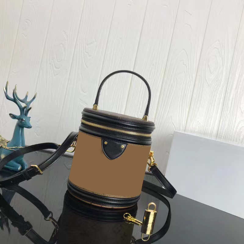2022 Fashion Bucket bag Printed bags Alphabet Handbag Leather handbags Lady slant handbag Luxury Top designer ladys purses High quality one shoulder purse, No.1
2022 Fashion Bucket bag Printed bags Alphabet Handbag Leather handbags Lady slant handbag Luxury Top designer ladys purses High quality one shoulder purse, No.1