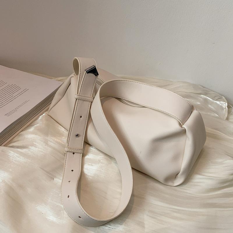 Evening Bags Ladies One Shoulder Retro Artificial Soft Leather Simple Small Square Bag 2022 Wide Strap Messenger, Beige
Evening Bags Ladies One Shoulder Retro Artificial Soft Leather Simple Small Square Bag 2022 Wide Strap Messenger, Beige