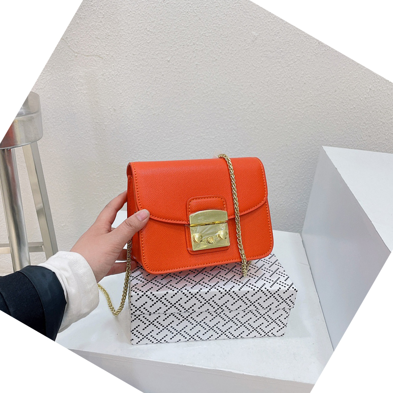 HotSale Leather Woven Bag for Lady Luxury Woven Cow Leather Shoulder Bag Women Crossbody Hobo Knotted Handle Casual Handbag
HotSale Leather Woven Bag for Lady Luxury Woven Cow Leather Shoulder Bag Women Crossbody Hobo Knotted Handle Casual Handbag