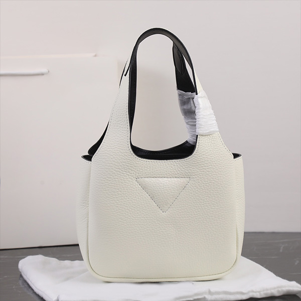 High quality Triangle Tote Bags vegetable basket bucket bag women's cowhide fashion handbags 2022 new full grain cow leather letter p Designer handbag, White
High quality Triangle Tote Bags vegetable basket bucket bag women's cowhide fashion handbags 2022 new full grain cow leather letter p Designer handbag, White