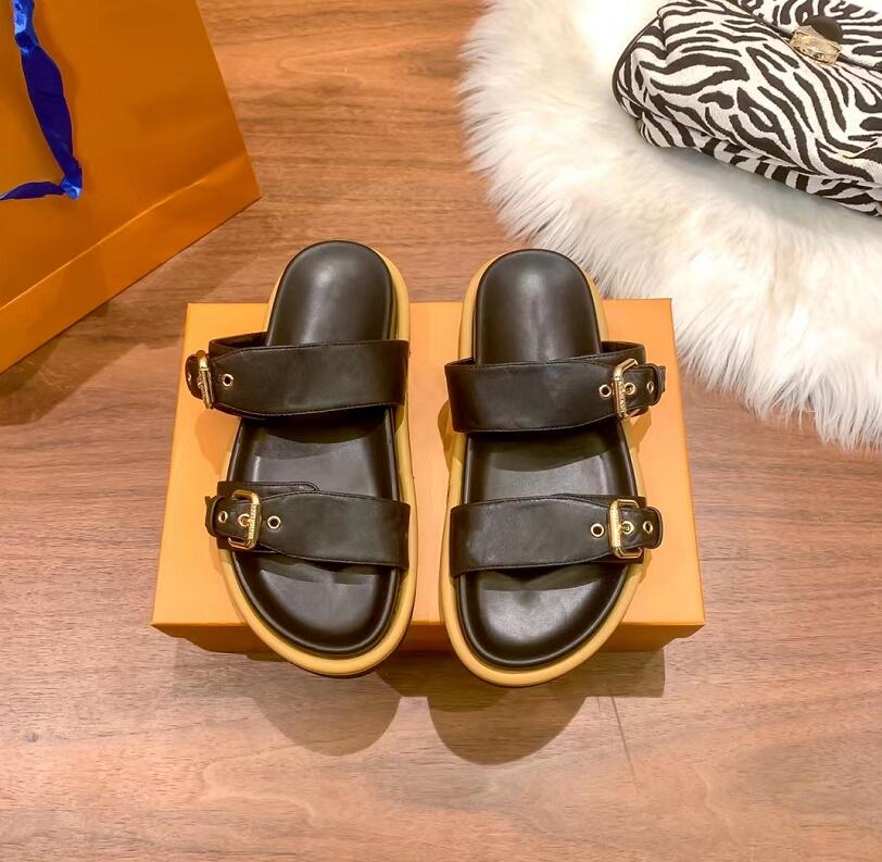 Designer buckle latch Slippers Couples Fashion Classic Slipper Designer PU Leather Beach Leisure Flip-Flops Unisex Leisure Sandal Summer Flat Bottom Slipper, Not sent separately
Designer buckle latch Slippers Couples Fashion Classic Slipper Designer PU Leather Beach Leisure Flip-Flops Unisex Leisure Sandal Summer Flat Bottom Slipper, Not sent separately