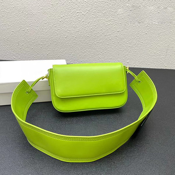 Top quality 4 colors mini flap bags Wide strap handbag Jamu shoulder bag square box letter logo portable small cover Designer bags Multicolor, White
Top quality 4 colors mini flap bags Wide strap handbag Jamu shoulder bag square box letter logo portable small cover Designer bags Multicolor, White