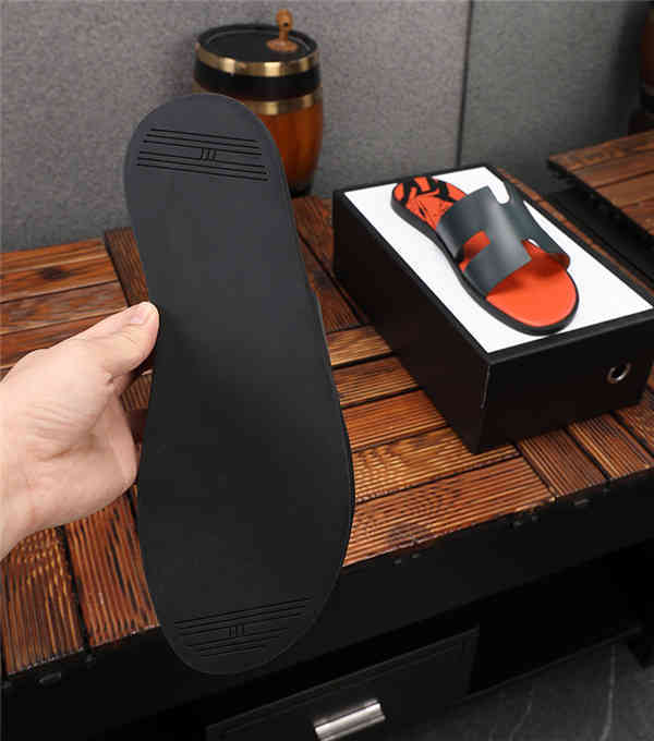 Luxury H slippers shoes erme Flip flop European print hip hop men's leather casual summer tide beach sandals men Designer luxury, Color 7
Luxury H slippers shoes erme Flip flop European print hip hop men's leather casual summer tide beach sandals men Designer luxury, Color 7