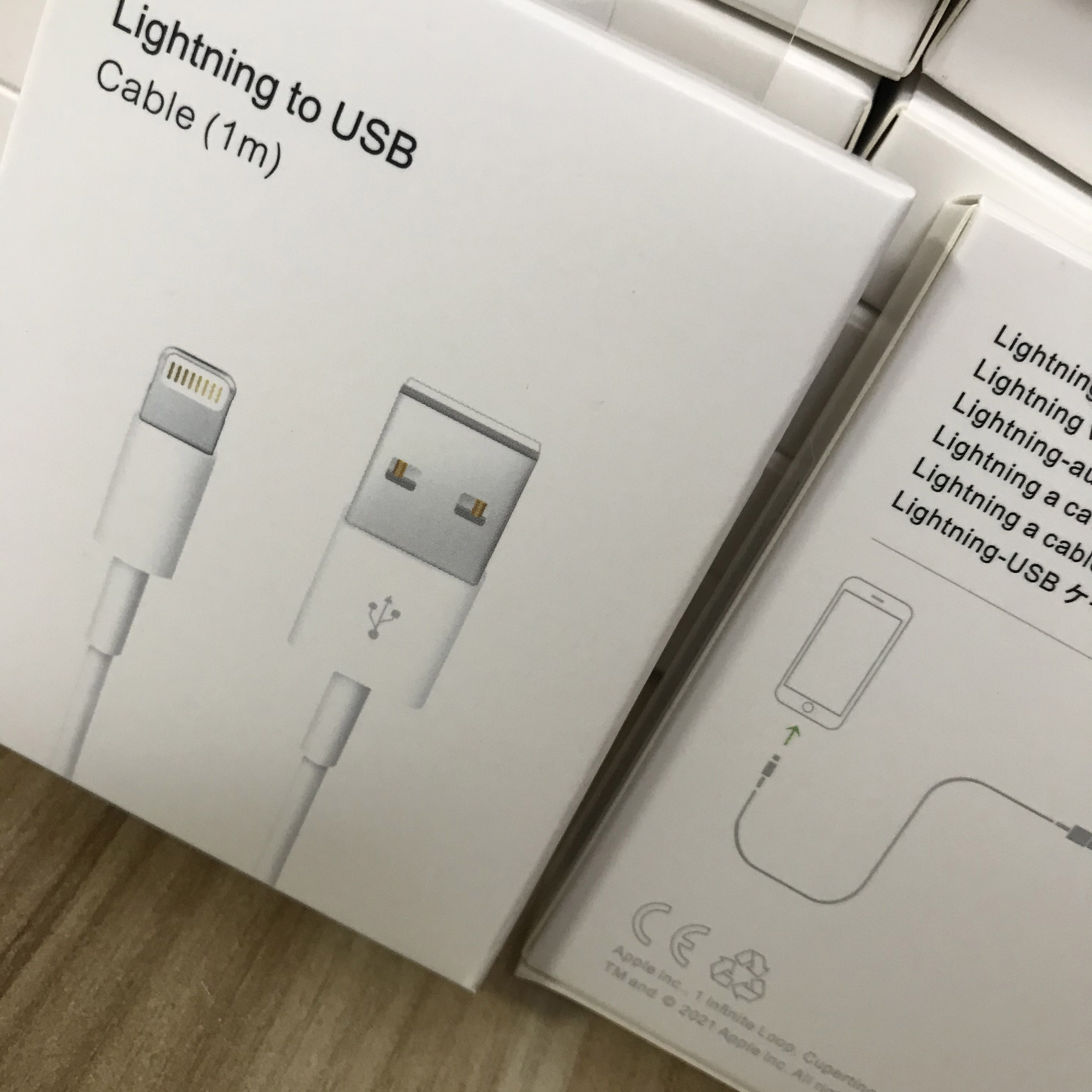 High Quality 1m/3ft 2m/6ft Lightning to USB cell phone cables Data Transfer Fast Charging cable For iphone 5 6 7 8 X XS XR 11 pro 12 13 pro Max with retail package
High Quality 1m/3ft 2m/6ft Lightning to USB cell phone cables Data Transfer Fast Charging cable For iphone 5 6 7 8 X XS XR 11 pro 12 13 pro Max with retail package