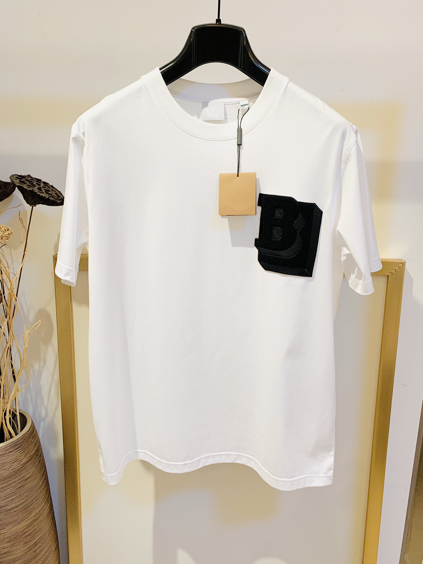 Mens and Womens brand designer short-sleeved T Shirt ~ US size loose edition pure cotton material high-quality alphabet embroidery design men luxury fashion t shirt, White
Mens and Womens brand designer short-sleeved T Shirt ~ US size loose edition pure cotton material high-quality alphabet embroidery design men luxury fashion t shirt, White