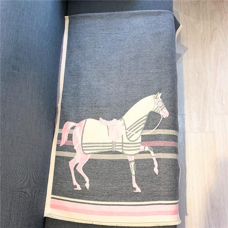 Scarves Carriage Scarf Horse Fashion Wraps Women Large Shawl 185 65cm Imitate Cashmere Keep Warm ThickenScarvesScarves
Scarves Carriage Scarf Horse Fashion Wraps Women Large Shawl 185 65cm Imitate Cashmere Keep Warm ThickenScarvesScarves