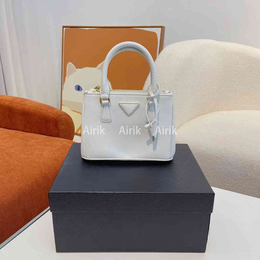 Top Designer Totes Fashion 2022 Tote Women Bag Leather Stitched Luxury 23cm 32cm Letter Handbags Design Shoulder Bags lady Cowboy 1BA906, Pay for fedex
Top Designer Totes Fashion 2022 Tote Women Bag Leather Stitched Luxury 23cm 32cm Letter Handbags Design Shoulder Bags lady Cowboy 1BA906, Pay for fedex