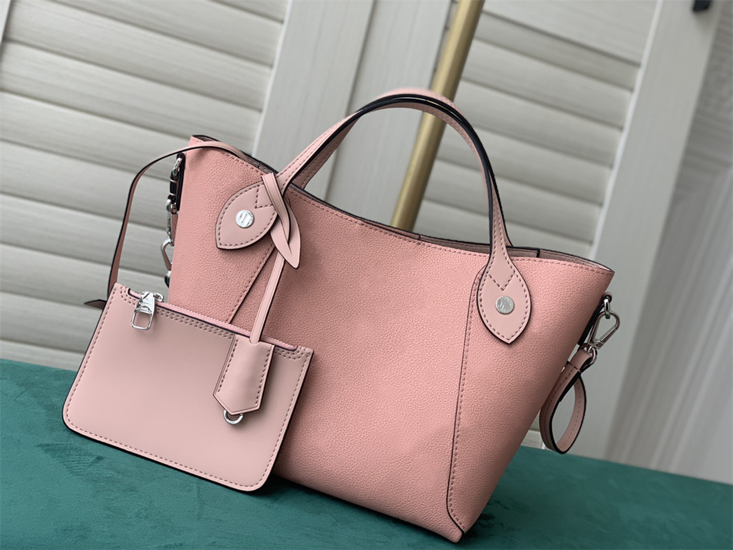 2022Famous Brand Designer Messenger Handbag Tote Leather Vintage Pattern Crossbody Handbag Purse New Shoulder Bag Clutch Tote H0044
2022Famous Brand Designer Messenger Handbag Tote Leather Vintage Pattern Crossbody Handbag Purse New Shoulder Bag Clutch Tote H0044