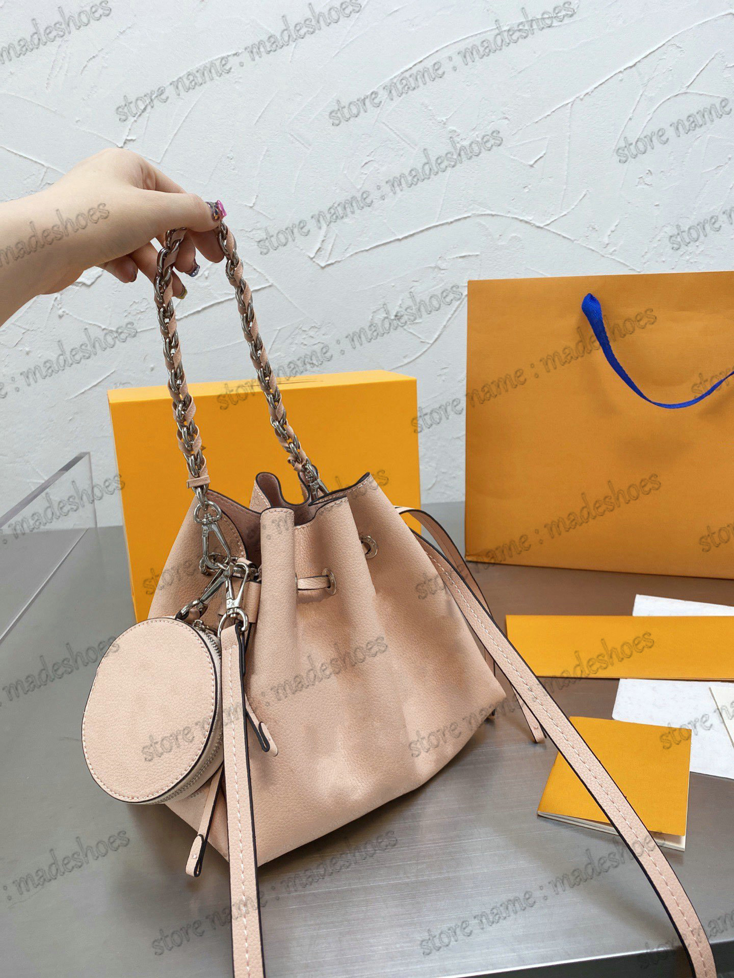 Bella Mahina Bucket Bag Calf Leather Drawstring Handbag Perforated Designer 2 in 1 CrossBody Bag Luxury Tote With Round Coin Purse M57068
Bella Mahina Bucket Bag Calf Leather Drawstring Handbag Perforated Designer 2 in 1 CrossBody Bag Luxury Tote With Round Coin Purse M57068