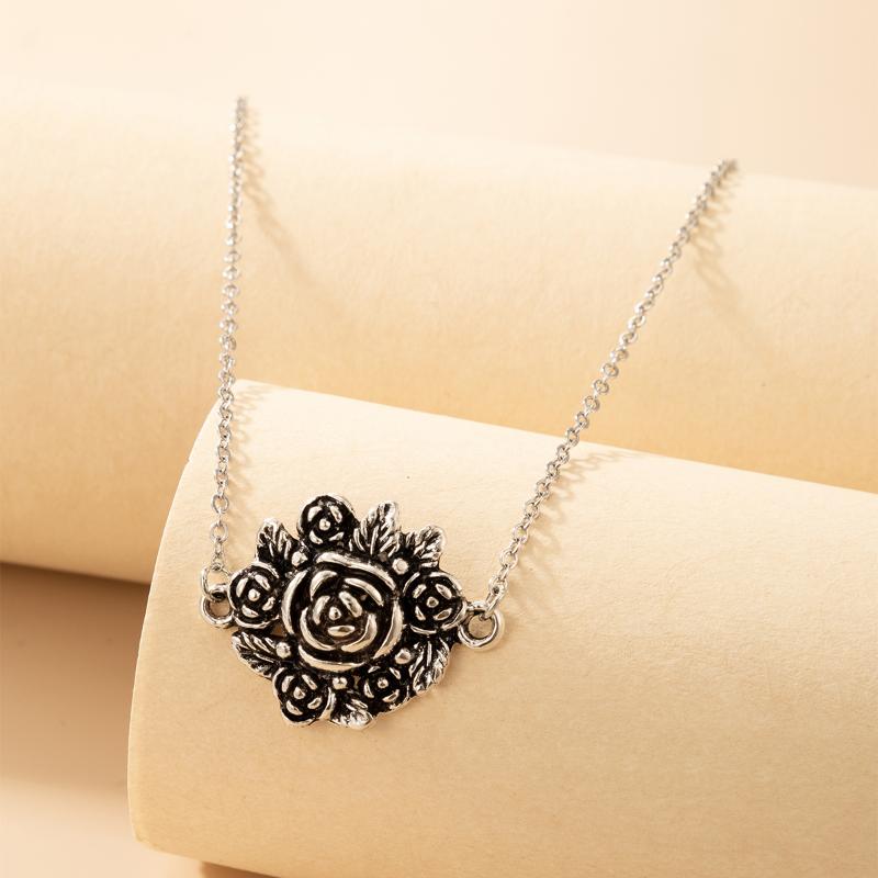 Chokers HuaTang Flower Pendant Necklace For Women Retro Geometry Ancient Silver Color Alloy Collar Lady Gift Jewelry Wholesale 19773Chokers
Chokers HuaTang Flower Pendant Necklace For Women Retro Geometry Ancient Silver Color Alloy Collar Lady Gift Jewelry Wholesale 19773Chokers