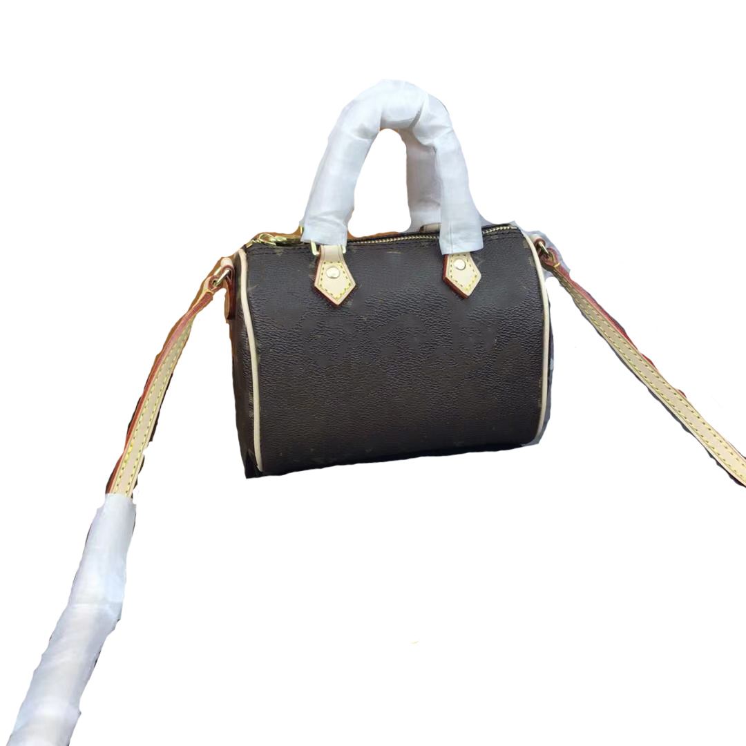 Classics Crossbody Bag High Quality Luxury Designer Womens Fashion Handbag monograms Handbags Women Luxurys Brands Shoulder Bags, 61252#1
Classics Crossbody Bag High Quality Luxury Designer Womens Fashion Handbag monograms Handbags Women Luxurys Brands Shoulder Bags, 61252#1