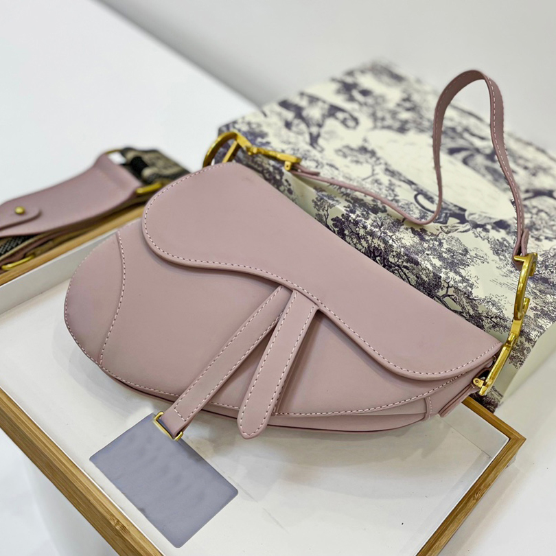 7A Top Tier Quality Luxury Designer Saddles Bag Handbag Women Gold Bag Small Real Leather Cowhide Quilted Flap Purse Crossbody Shoulder Bag White Clutch With Box, No bag
7A Top Tier Quality Luxury Designer Saddles Bag Handbag Women Gold Bag Small Real Leather Cowhide Quilted Flap Purse Crossbody Shoulder Bag White Clutch With Box, No bag