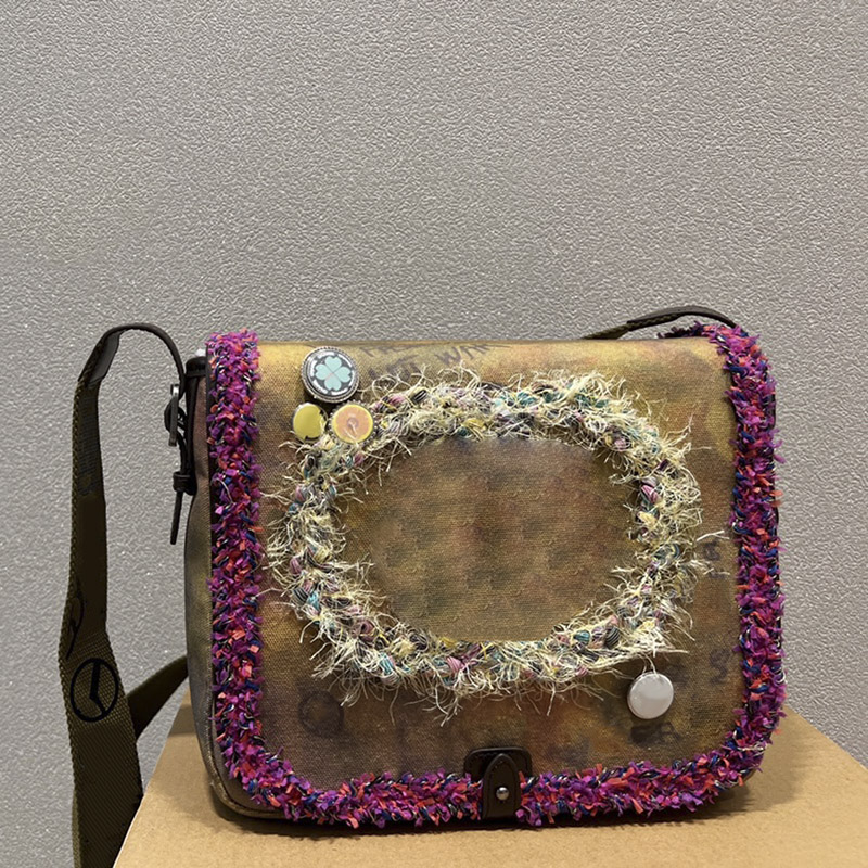 28c Ladies Graffiti Designer Bags Vintage Multicolor Distressed Canvas Handbags Badge Letters Weave Pattern Appliques Trimmed Messenger Bags, Box
28c Ladies Graffiti Designer Bags Vintage Multicolor Distressed Canvas Handbags Badge Letters Weave Pattern Appliques Trimmed Messenger Bags, Box