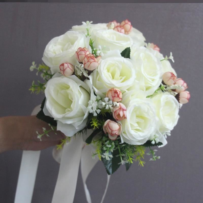 Holding flowers bride bouquet Sen props wedding engagement Valentine's day wedding production