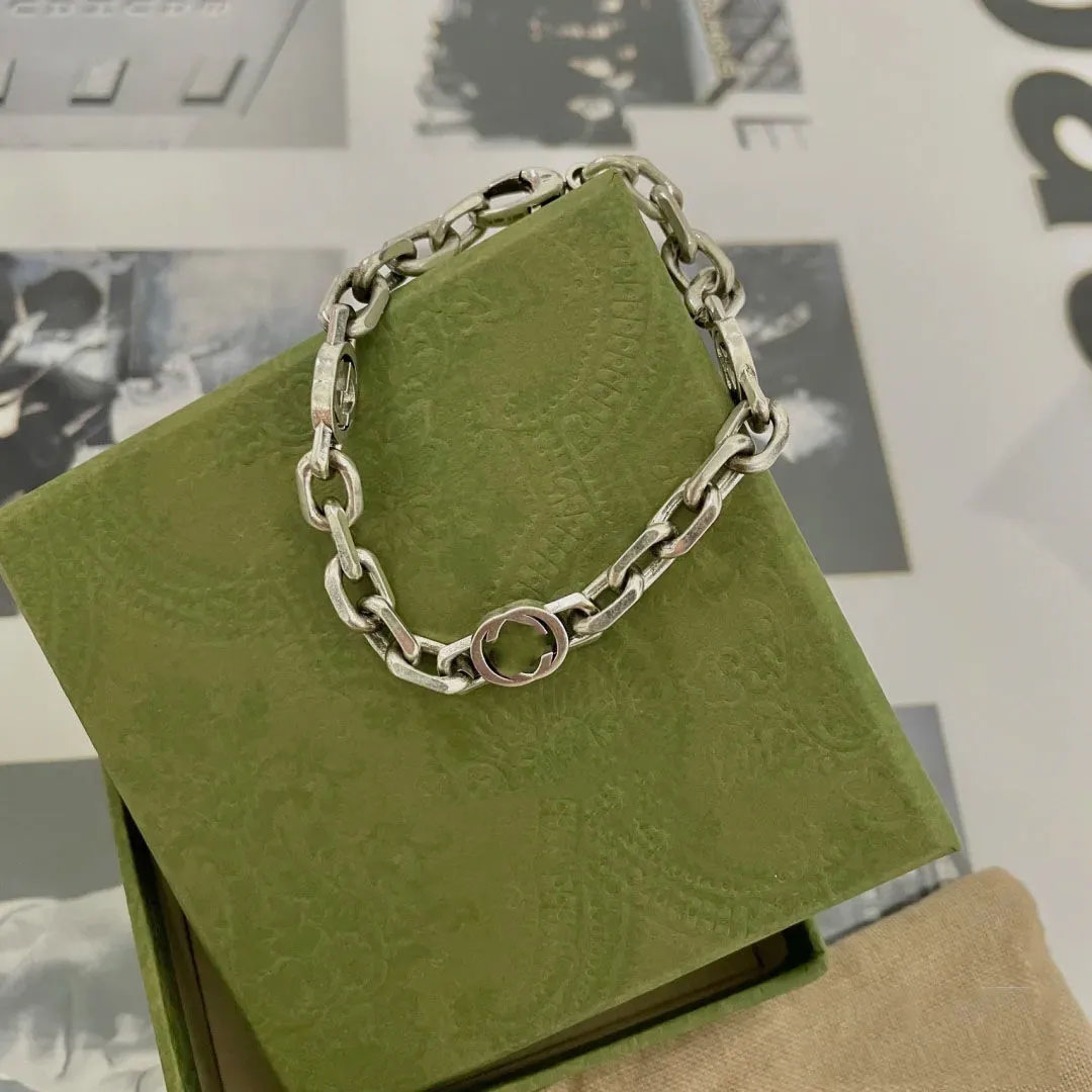 High quality Designer jewelry Bracelets for women Classic Fashion Style Temperament Bangle Link Chains Bracelet Love with Gift Box
High quality Designer jewelry Bracelets for women Classic Fashion Style Temperament Bangle Link Chains Bracelet Love with Gift Box