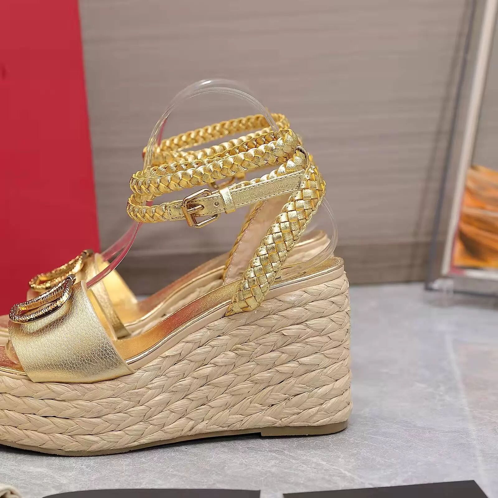2022 high heeled womens sandals thick bottom light rope woven cross belt fishermans shoes luxury female designer wild wedge comfortable Sandals letter shoes 34-41, Black
2022 high heeled womens sandals thick bottom light rope woven cross belt fishermans shoes luxury female designer wild wedge comfortable Sandals letter shoes 34-41, Black