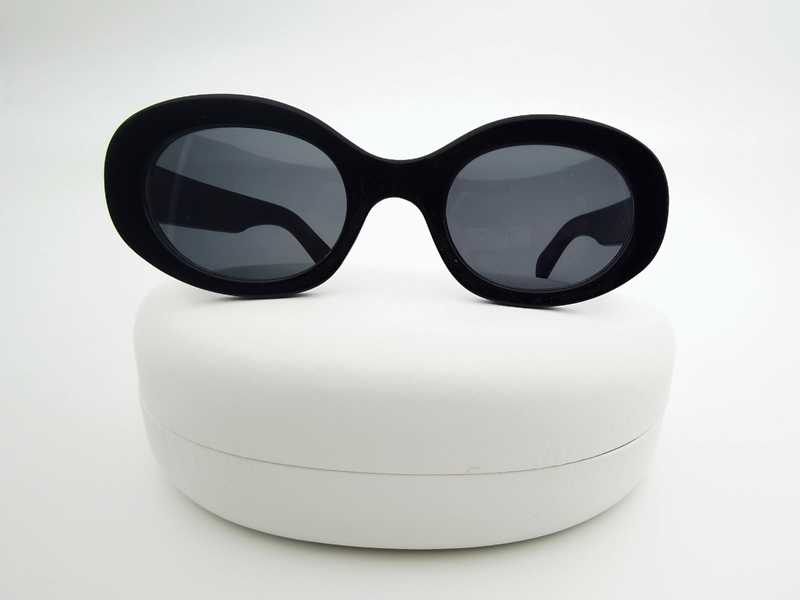 Designer brand Retro Sunglasses Men Women Oval Big Frame Casual Fashion Style UV Protection Glasses Suitable for Travel, Driving, Beach. With box.
Designer brand Retro Sunglasses Men Women Oval Big Frame Casual Fashion Style UV Protection Glasses Suitable for Travel, Driving, Beach. With box.