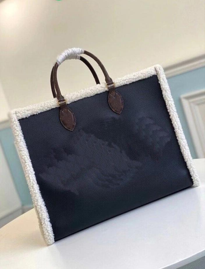 M56958 womens high quality grained black leather Flowers motif shearling inserts top handles shoulder straps shopping bags
M56958 womens high quality grained black leather Flowers motif shearling inserts top handles shoulder straps shopping bags