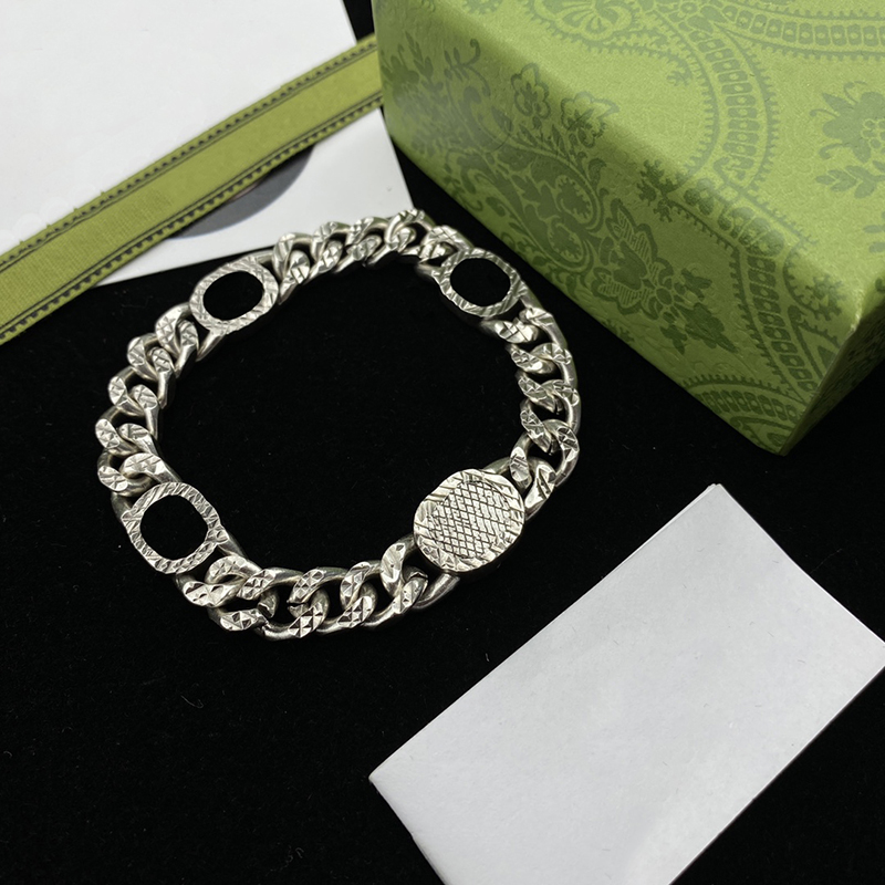 Mens Bracelets Necklaces Set Designer Letter Bracelet For Women Couple Necklace Jewelry Luxury Fashion Silver Chain Link Necklaces 2206162D, With box
Mens Bracelets Necklaces Set Designer Letter Bracelet For Women Couple Necklace Jewelry Luxury Fashion Silver Chain Link Necklaces 2206162D, With box