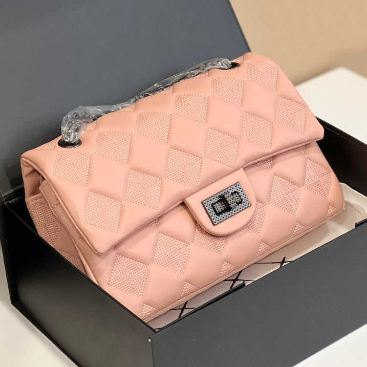 designer bags Handbags Make up shoulder Wash Cosmetic Beauty bags lady Diamond Lattice Trunk crossbody bag for women fashion chains purse Genuine leather pink CC, Original dust bag
designer bags Handbags Make up shoulder Wash Cosmetic Beauty bags lady Diamond Lattice Trunk crossbody bag for women fashion chains purse Genuine leather pink CC, Original dust bag