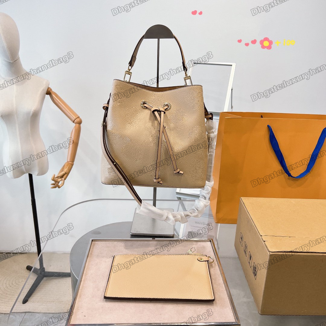 2022 Luxurys Monograms Flowers Leather Fashionable Bucket Bag NEONEO Designers MM Versatile Bag Cross-Body Tote Shoulder Neo Noe Inside Zipped Pocket Bags
2022 Luxurys Monograms Flowers Leather Fashionable Bucket Bag NEONEO Designers MM Versatile Bag Cross-Body Tote Shoulder Neo Noe Inside Zipped Pocket Bags